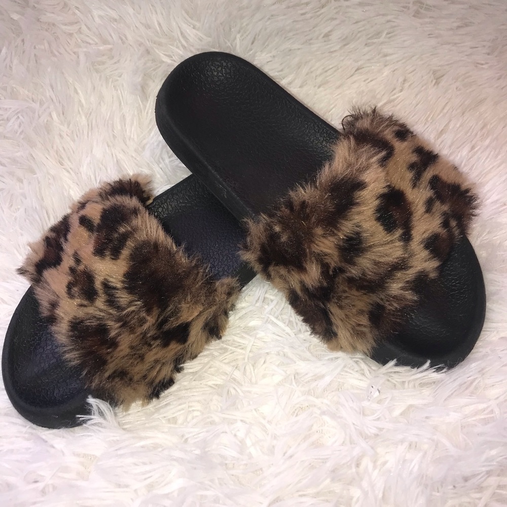 Leopard fluffy slides good used condition